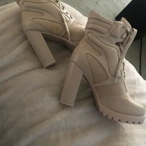 Boots worn Lv once
